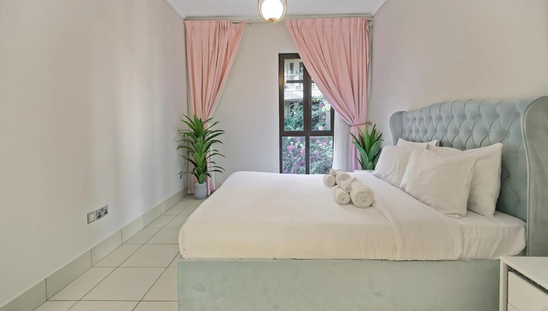 Elegant Old Town Escape With Burj Views & Near Mall Dubai United Arab Emirates