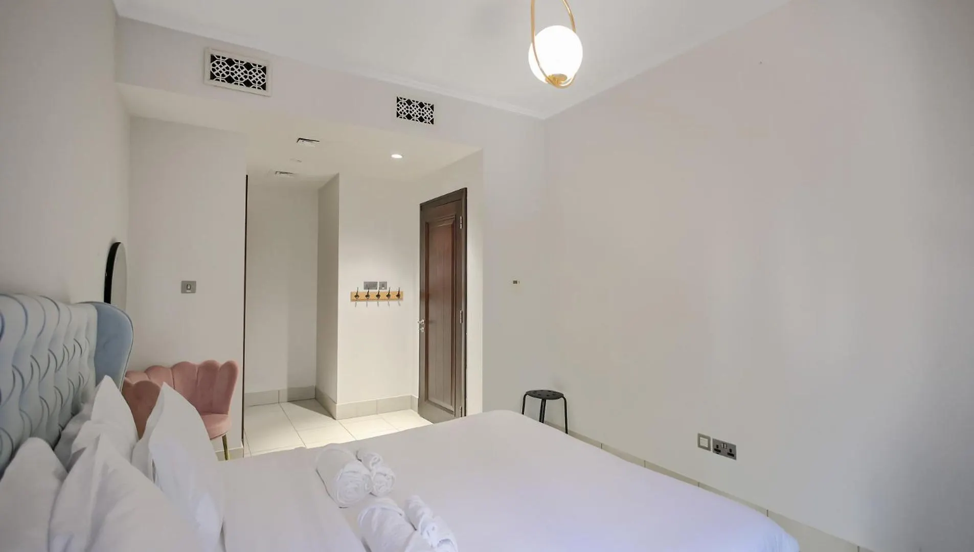 Elegant Old Town Escape With Burj Views & Near Mall Dubai 0*,