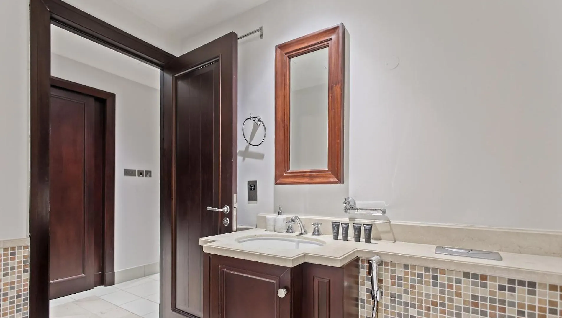 Apartment Elegant Old Town Escape With Burj Views & Near Mall Dubai