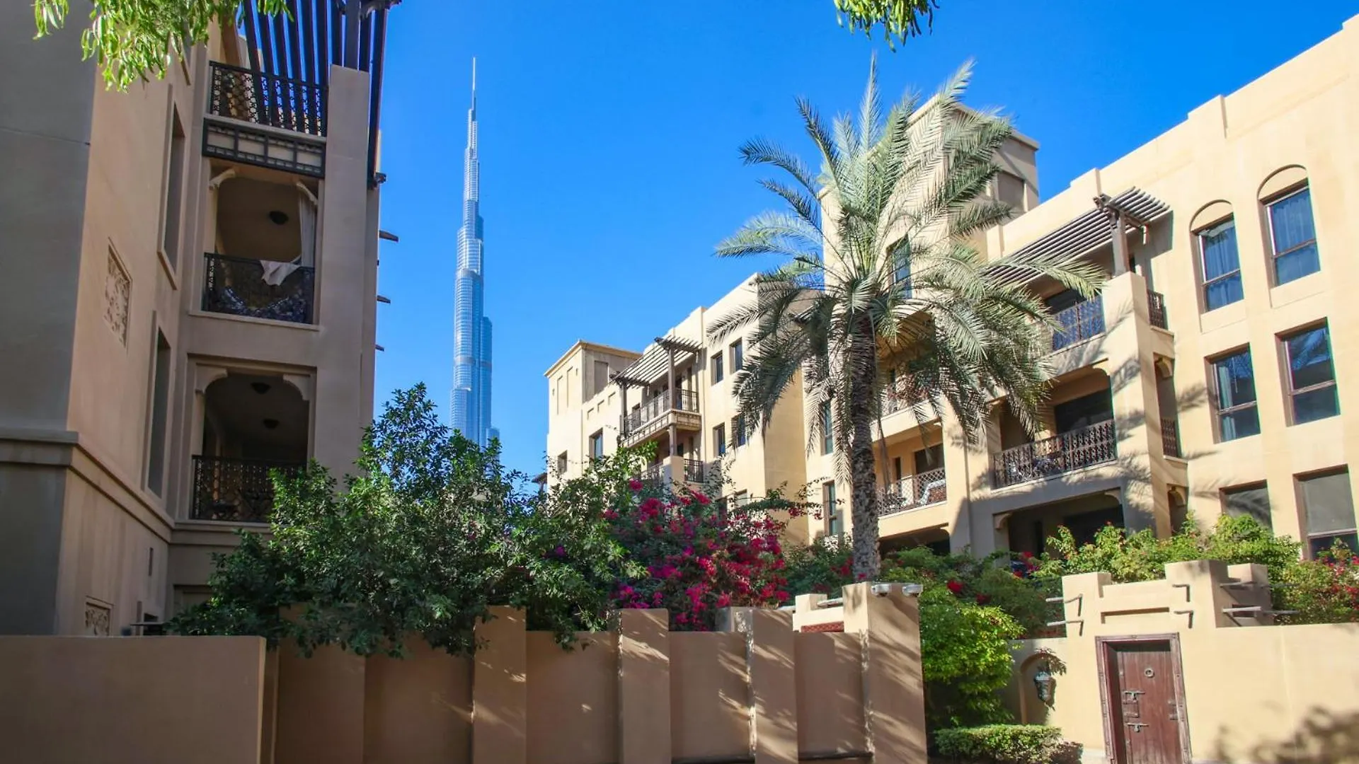 Elegant Old Town Escape With Burj Views & Near Mall contacts